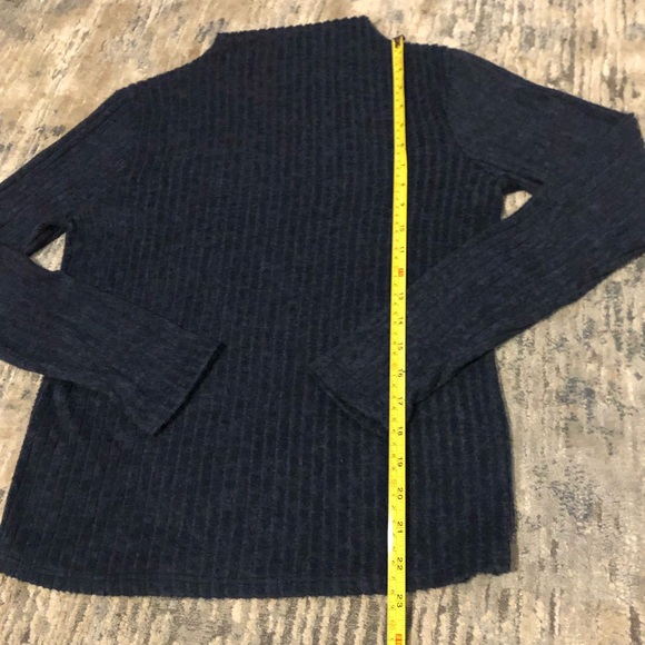 Caution to the wind mock neck sweater Small? Soft lightweight navy blue - Picture 5 of 8